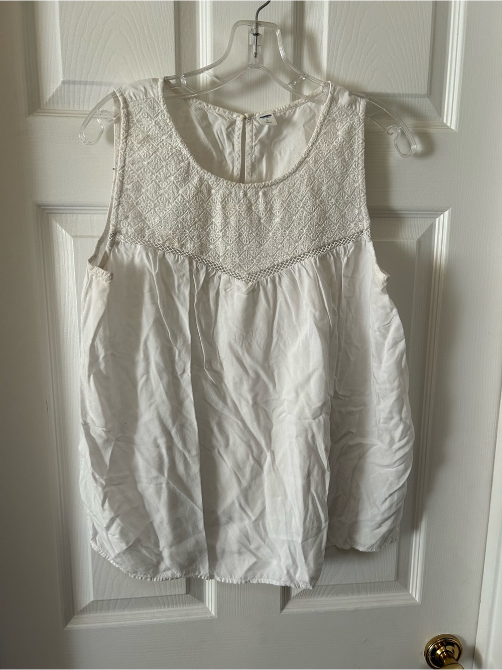 Old Navy White Sleeveless Eyelet Yoke Camisole